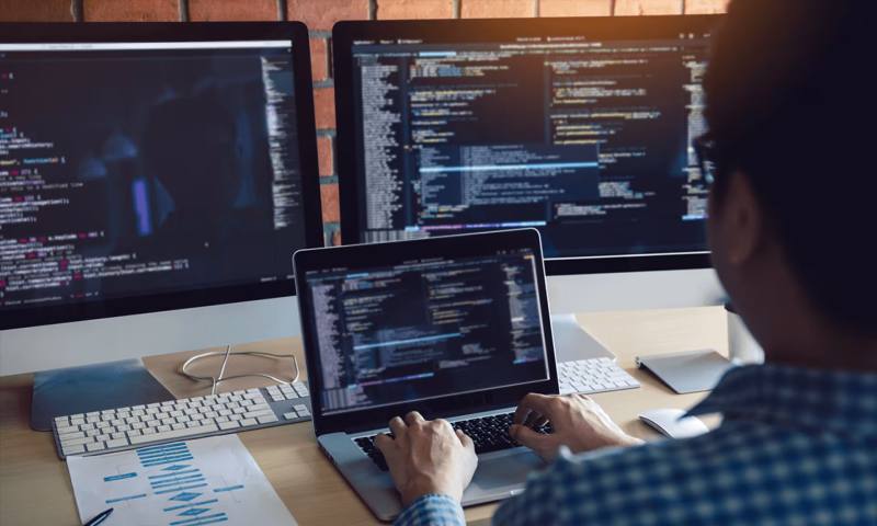 数据科学选型：R与Python如何赋能二道区网站建设？